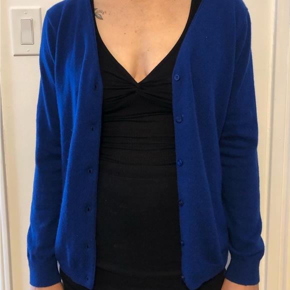 100% merino wool woolovers cardigan in vibrant blue - Picture 2 of 2